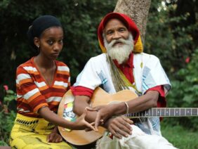 Ras Kawintseb and his daughter playing music in their garden © Sarine Arslanian