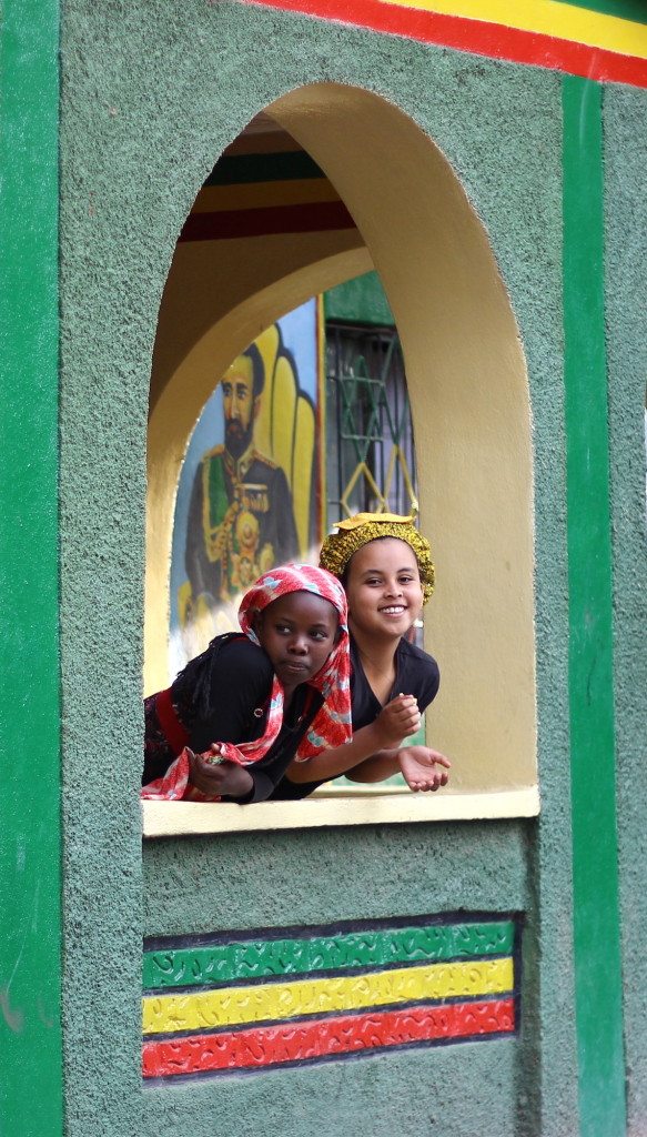Young Rastafarian girls in Shashemene © Sarine Arslanian