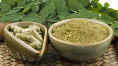 moringa-leaves-powder-and-capsules