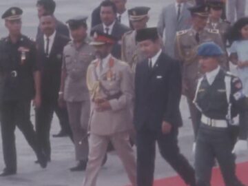 Mixed reception greets Haile Selassie on his arrival in Jakarta, May 1968
