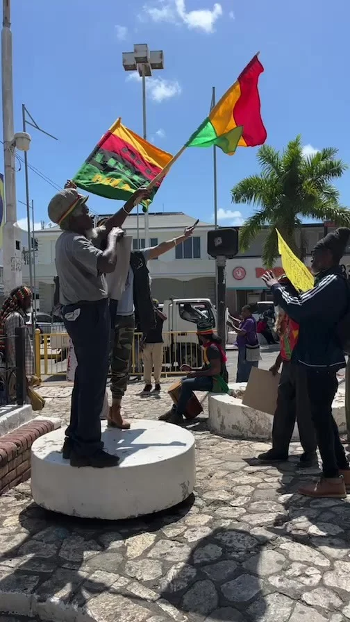 Rastafari Stand With Ibrahim Traore & Burkina Faso at Sam Sharpe Square downtown Montego Bay Jamaica.  Africa Rise Up!

#rastafari #rastafaritv #africanliberation #africanunity #africaunite #ibrahimtraoré #burkinafaso #solidarity #handsoffburkinafaso #africaforafricans